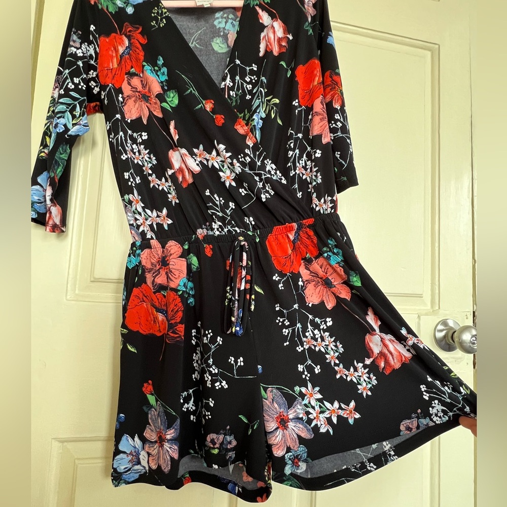 KAILEIGH Mid length sleeve romper with waist cinch - Picture 5 of 5